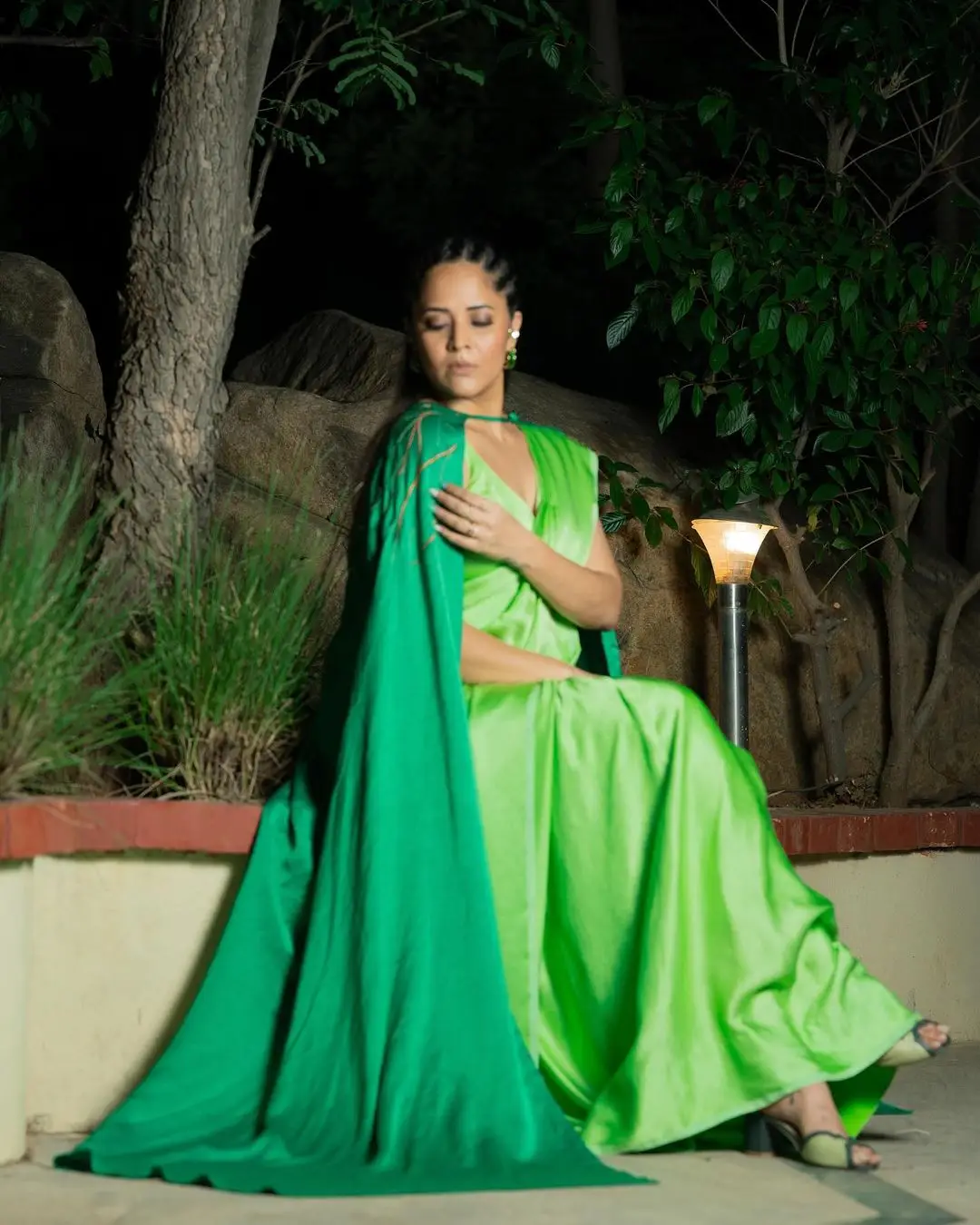 Indian Model Anasuya Bharadwaj in Sleeveless Green Saree